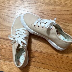 Vionic Beige and White Women's Sneakers